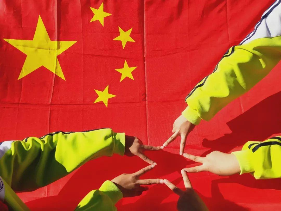 逃离部落洞穴