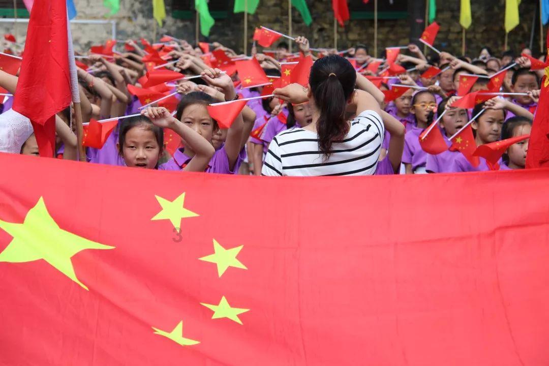 女子丢35万手镯2地铁警接力找回,警方是如何给其找回的?-专业有问必答平台