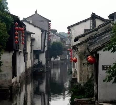 为何汉朝能彻底打服匈奴，明朝对付游牧民族，却只能修长城呢？