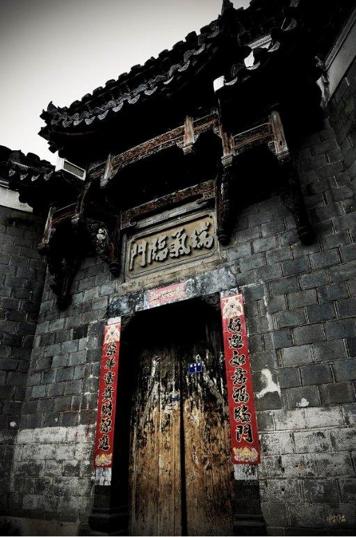 逃出平静乡村