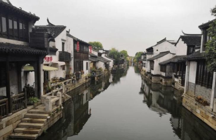 主家因保姆打坏了值钱的东西而扣发500多元工资，双方没直接的用工合同。保姆可以申请仲裁或报案起诉吗？游戏画面